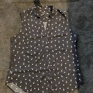 Ann Taylor Black Sleeveless Button-Up Blouse with White Floral Motif XXL Tall